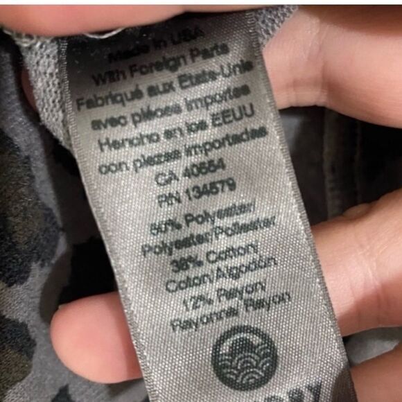 Sundry Gray Leopard Print Long Sleeve Funnel Neck Top SIZE SMALL - Picture 6 of 8